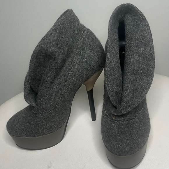 CARVELA Kurt Geiger Grey Flannel Platform Booties - Picture 6 of 6